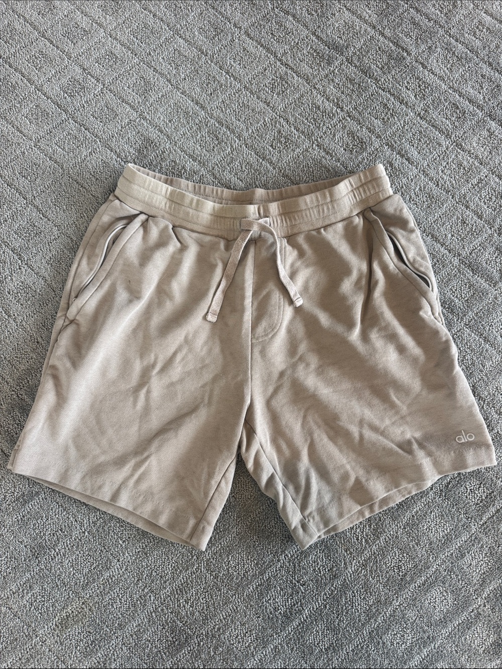 ALO Yoga Men’s Drawstring Shorts in Khaki